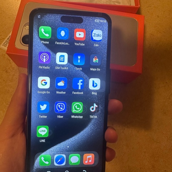 Brand new unlocked smartphone - Picture 4 of 11